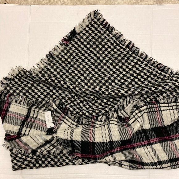 ICING Reversible Shawl/Scarf. - Picture 8 of 8